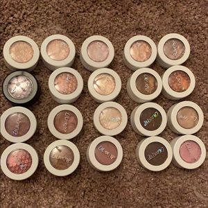 20 colourpop eyeshadow pots
